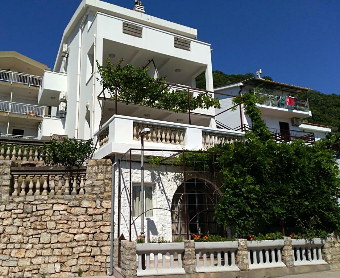 Apartmani Jovanovic Petrovac Ngoại thất bức ảnh