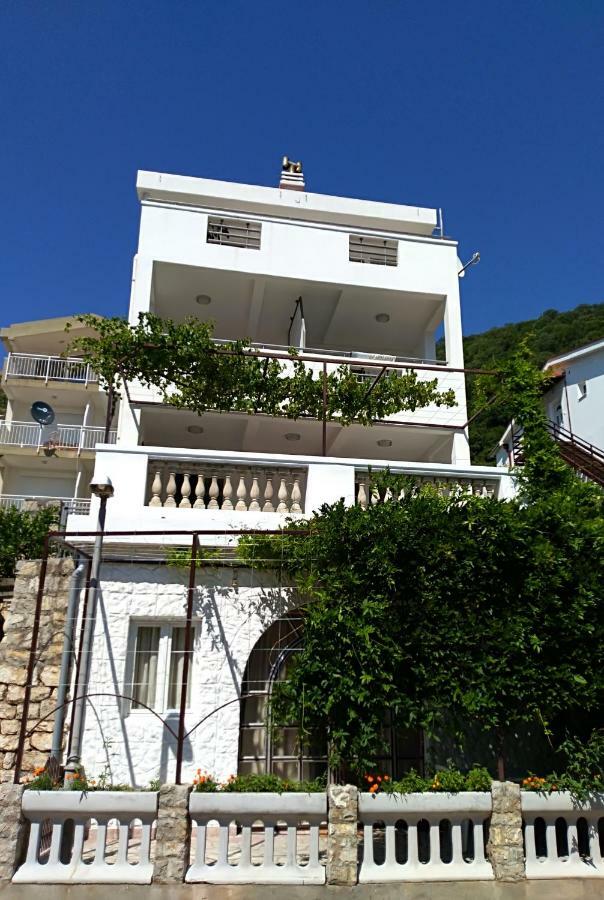 Apartmani Jovanovic Petrovac Ngoại thất bức ảnh